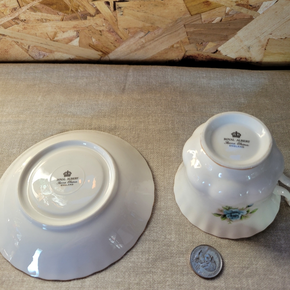 Royal Albert Blue Rose Teacup and Saucer(T8) - Picture 5 of 7